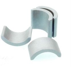 Kalite  SrO 6Fe2O3 Ferrite Arc Magnet Electric For 750 550 Electric Tool fabrika